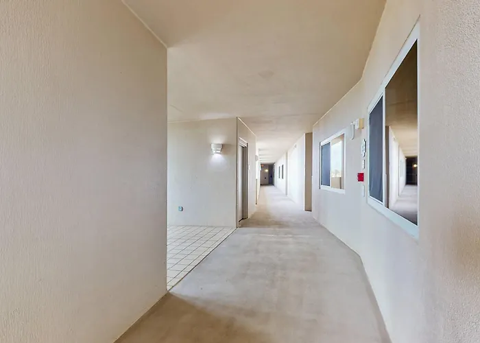 Gulf View W Balcony & Pool Tennis Sauna Gym Holiday home *